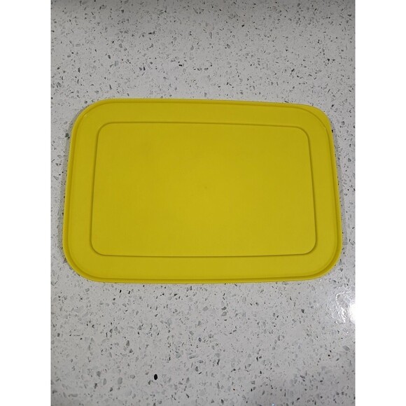 Tupperware Freezer Mates Plus Medium Shallow Snowflake Container 4 1/4 Cup, 1L - Picture 4 of 4